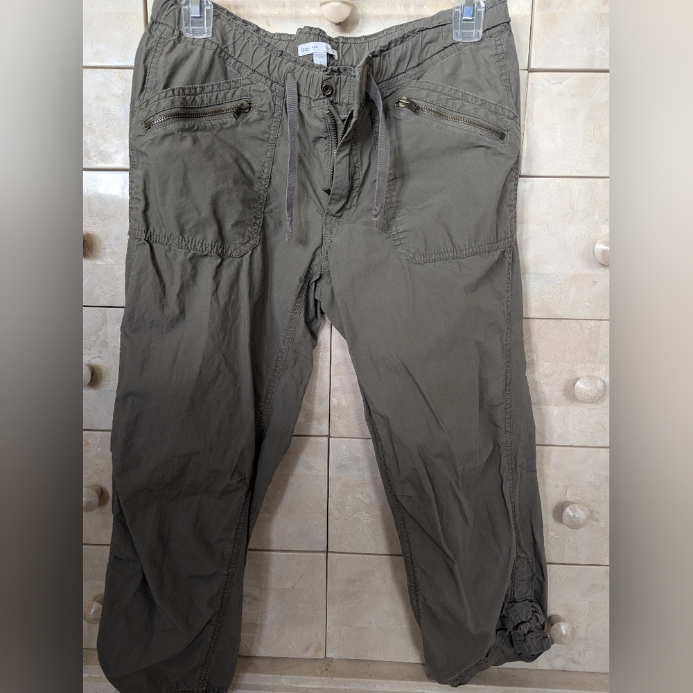 GAP Women's Charcoal Cargo Capris Pants